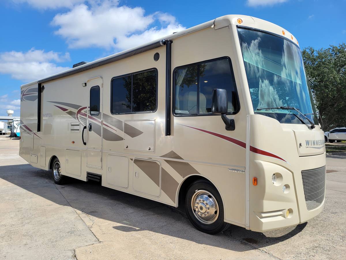 2017 Winnebago Vista 31BE featured photo